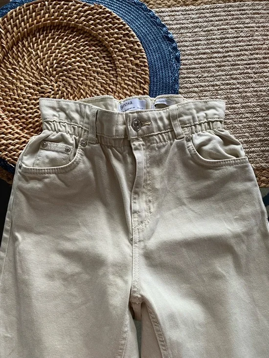 BERSHKA High-Rise Paper Bag Crop Jeans in Cream - Women! 🐚 - Picture 7 of 16